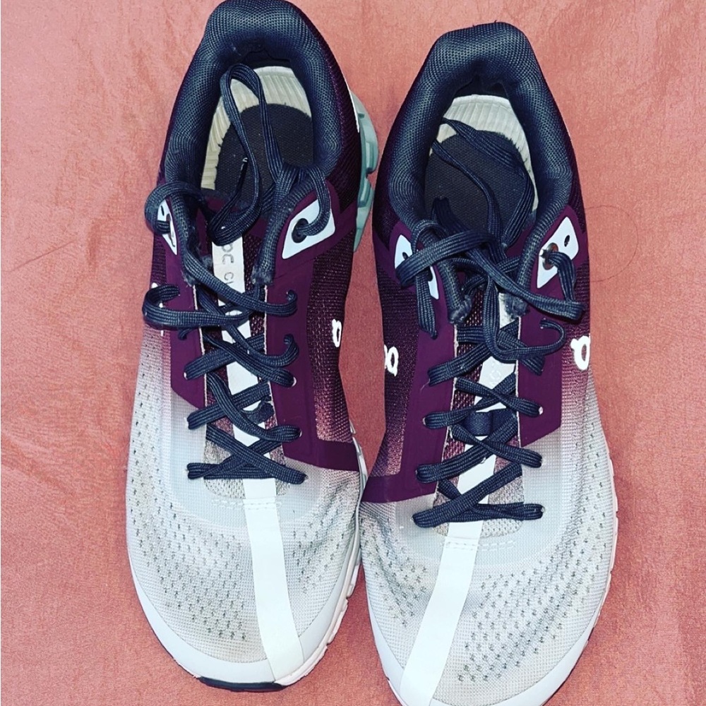 ON Cloud Women Tennis Shoes size 7.5